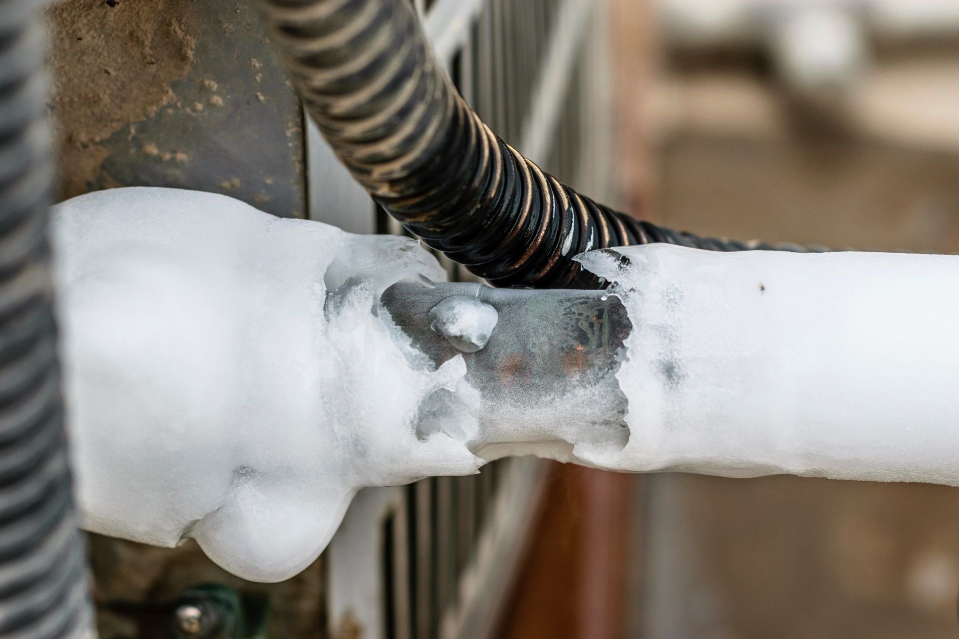 What To Do If Your Outside Air Conditioner Pipes Is Frozen?