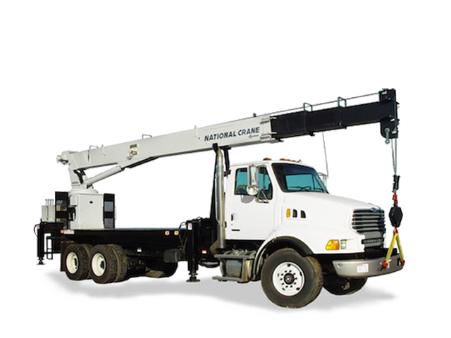Un camión blanco con una grúa acoplada.