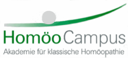 Ein Logo für Homoo Campus zeigt ein grünes Blatt und einen weißen Ball