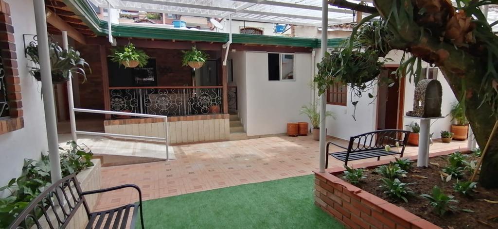 HOGAR GERIÁTRICO FLOR DE LA VIDA