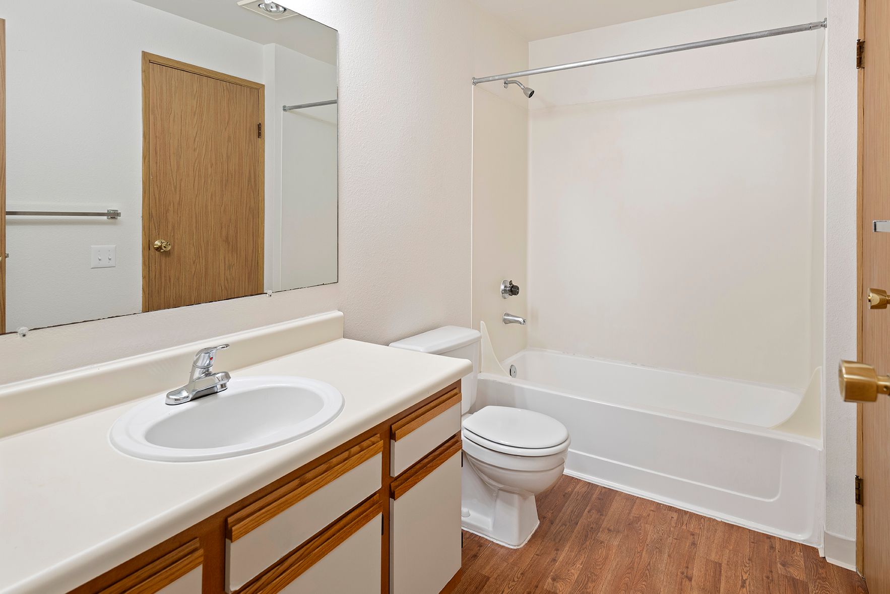Bathroom with tub shower
