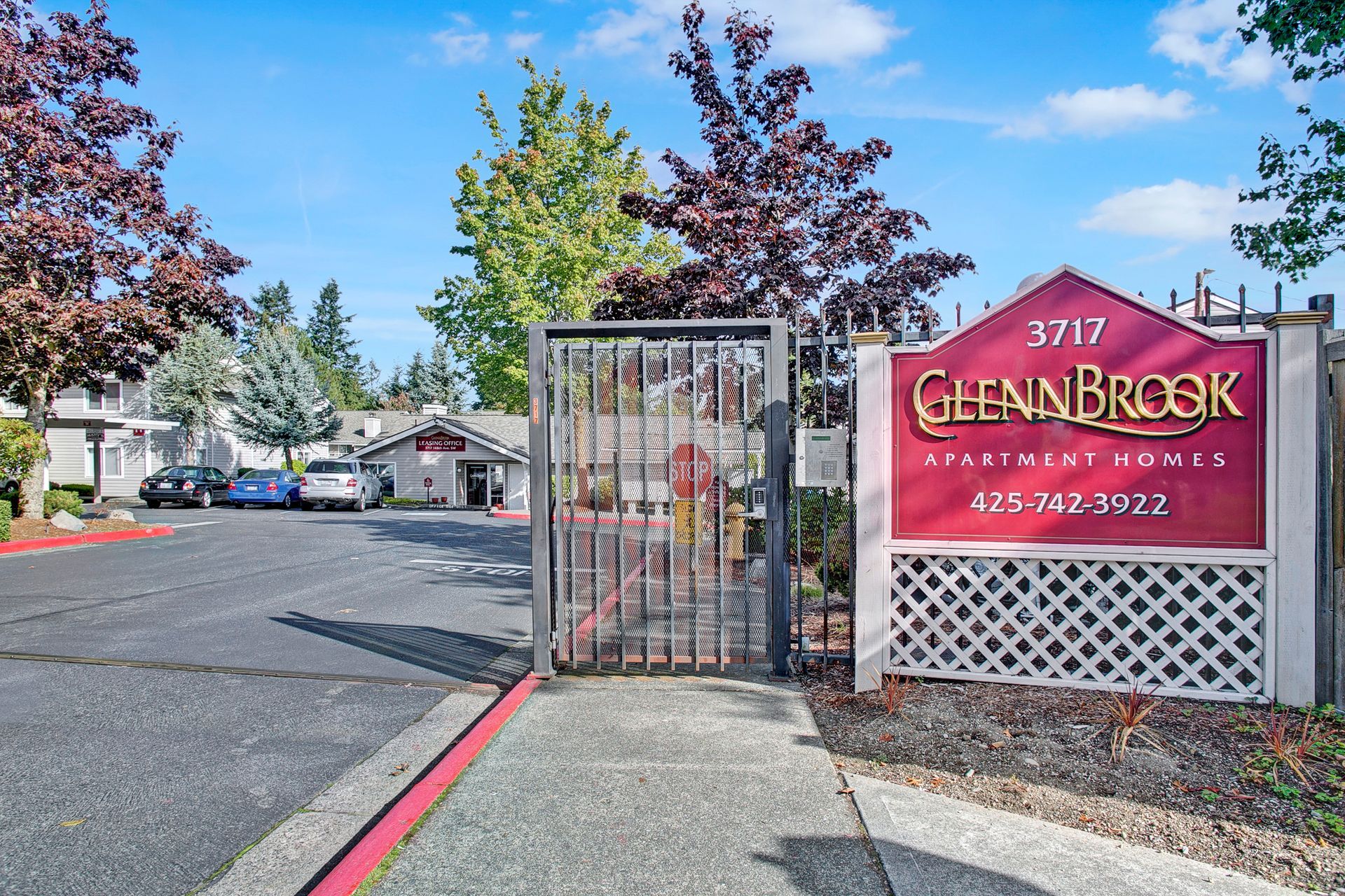 A sign that says glenbrook apartment homes on it