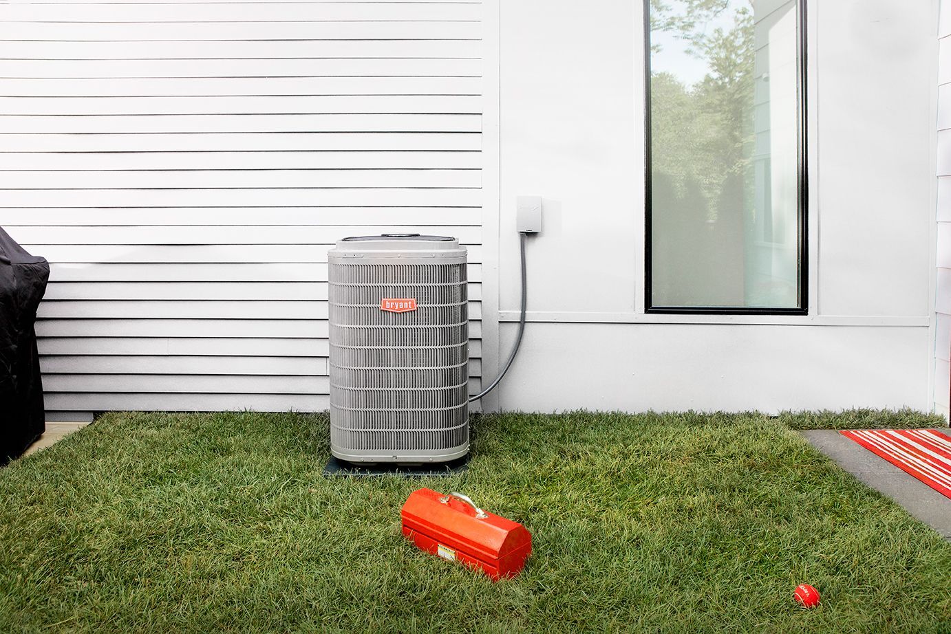 How does an air conditioner work