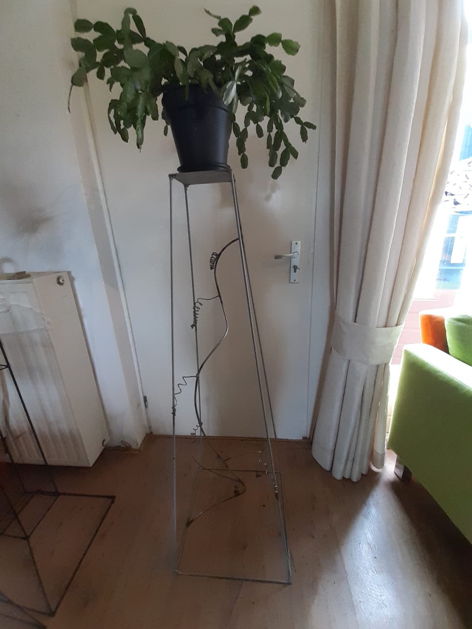 Plant or statue stand