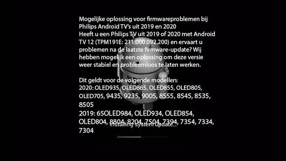 In zwart-witte tekst op een donkere achtergrond worden de modelnummers van Philips Android TV's vermeld die firmwareproblemen ondervinden, met daarbij een kleine afbeelding van een Android-robot.