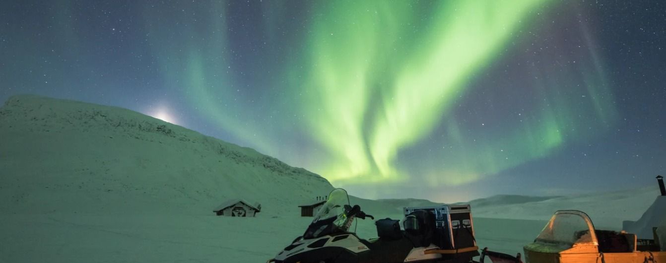 Chase the Northern Lights 