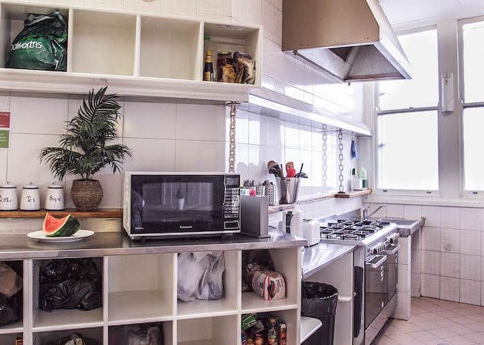 MODERN KITCHEN
