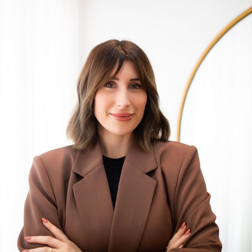 Cassandra - Salon Owner