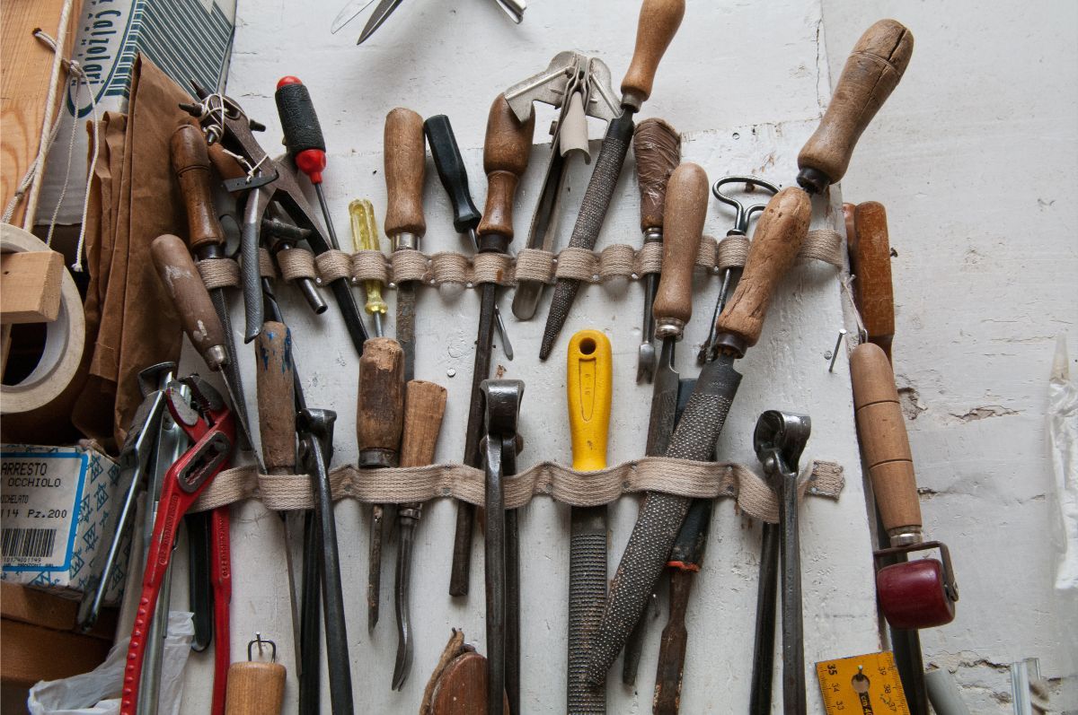 attrezzi per lavorazioni di tappezzeria artigianali