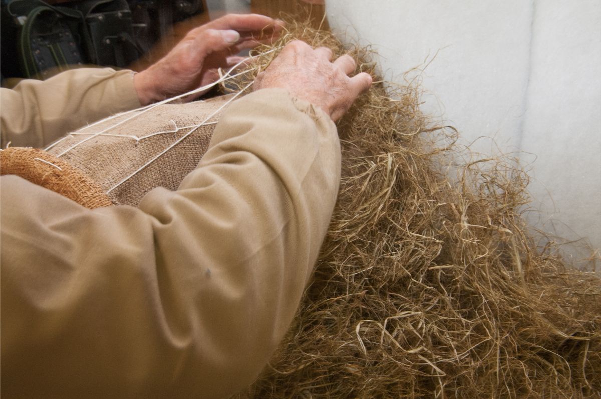 lavorazione artigianale di tappezzeria
