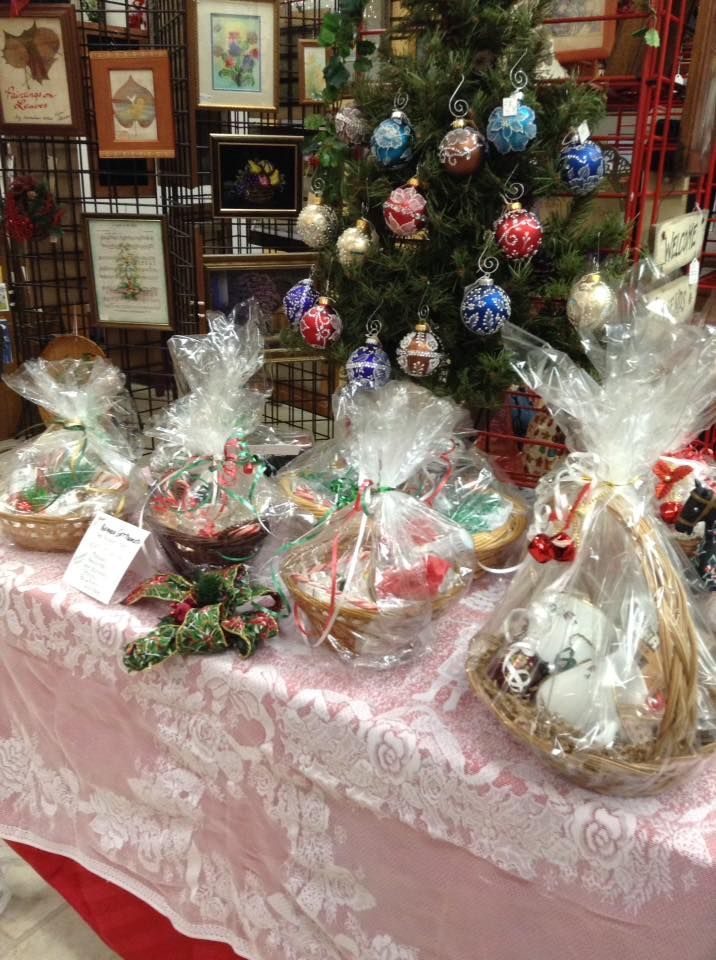 A table with a christmas tree and baskets on it