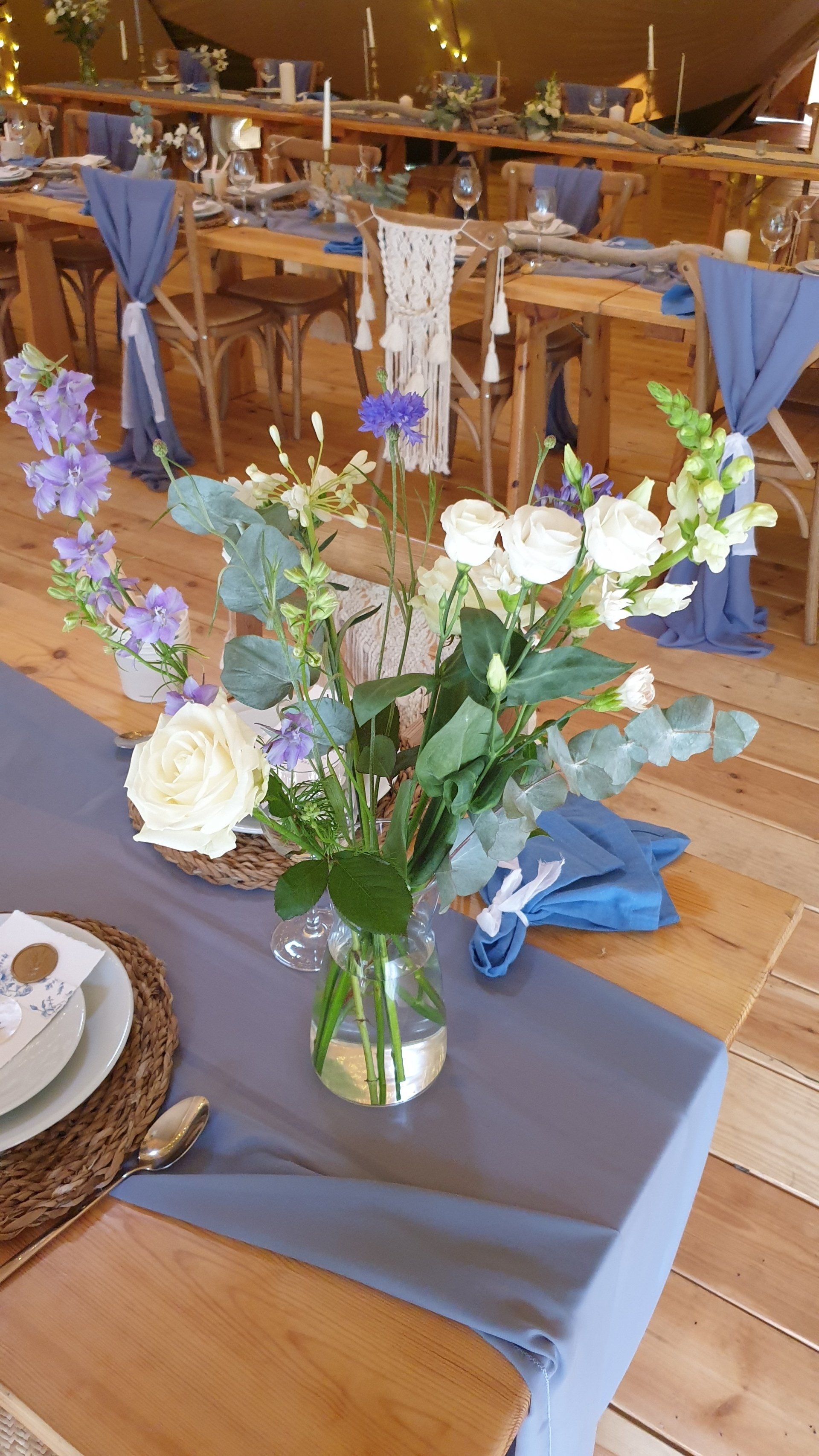 white and blue wedding flowers