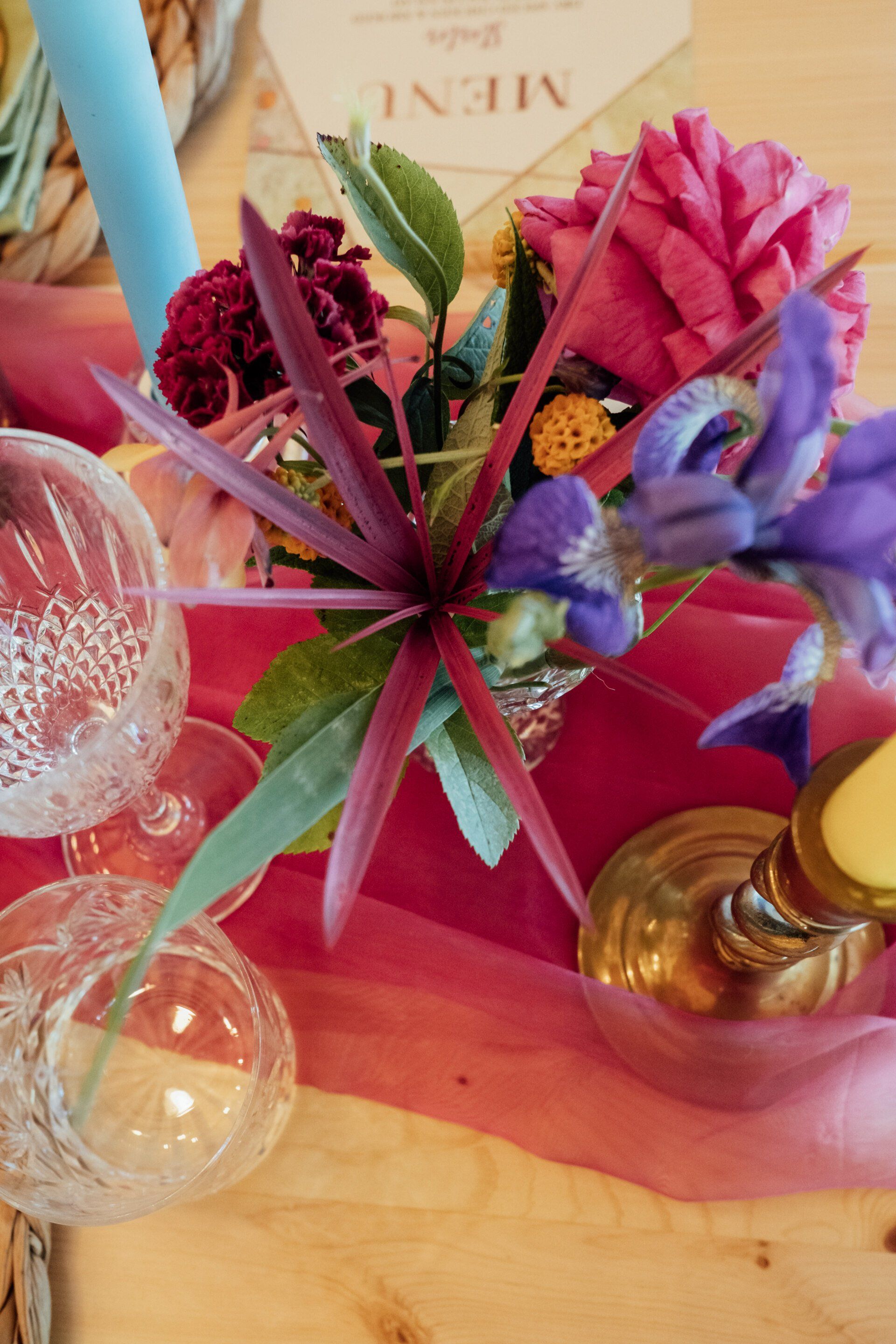 Colourful table flowers for wedding