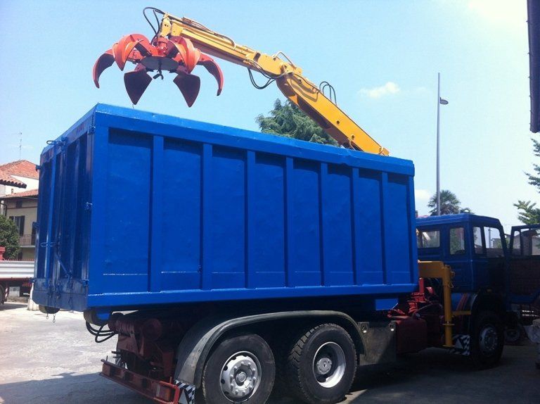 Camion con cassone