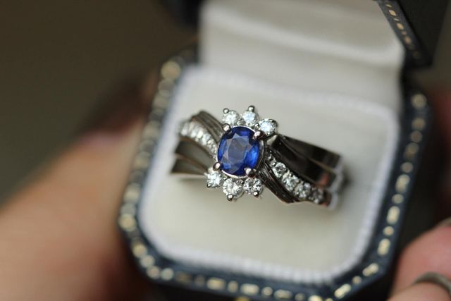 How to Determine The Resale Value of an Engagement Ring