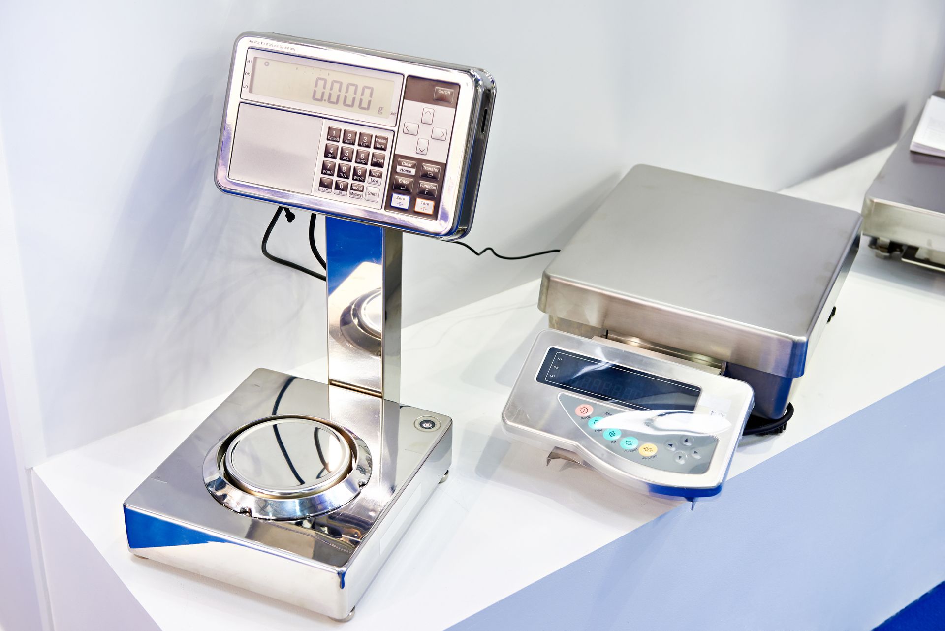 Industrial scale with digital display for precise weight measurement.