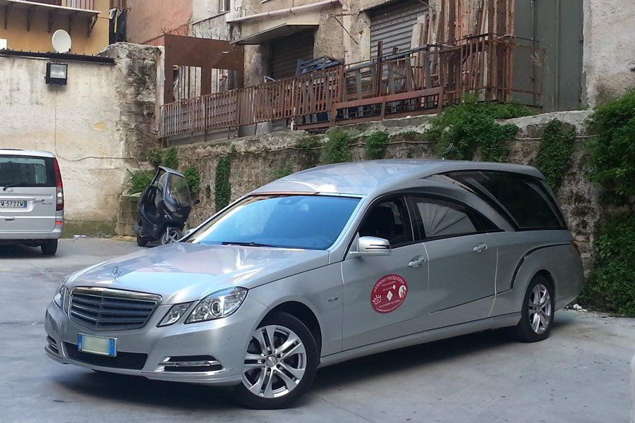 Carro funebre Mercedes