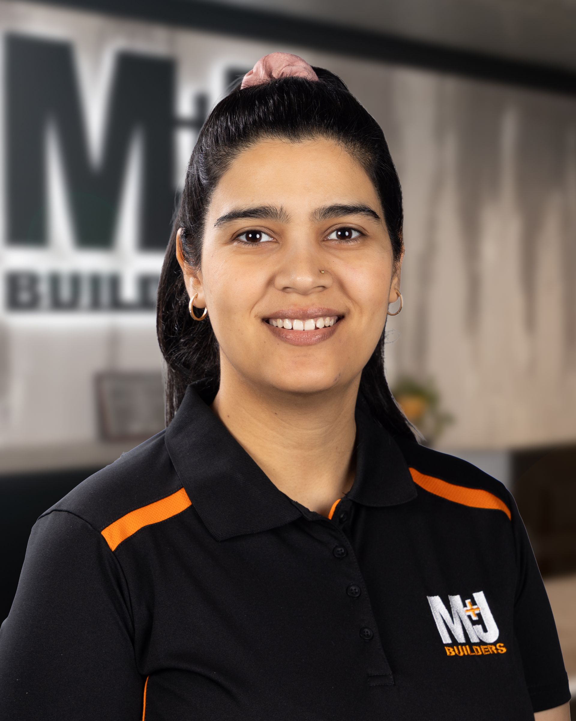 Silhouette of a woman, shoulder-up view. Short hair, gray silhouette on a gray background.