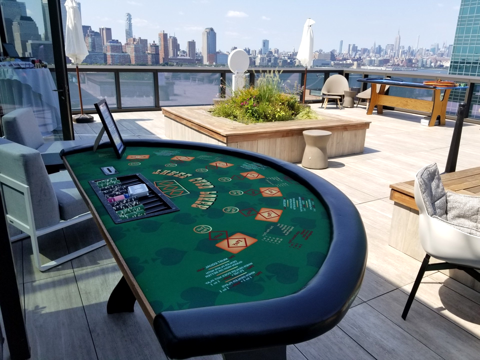 blackjack-table---felt-hand