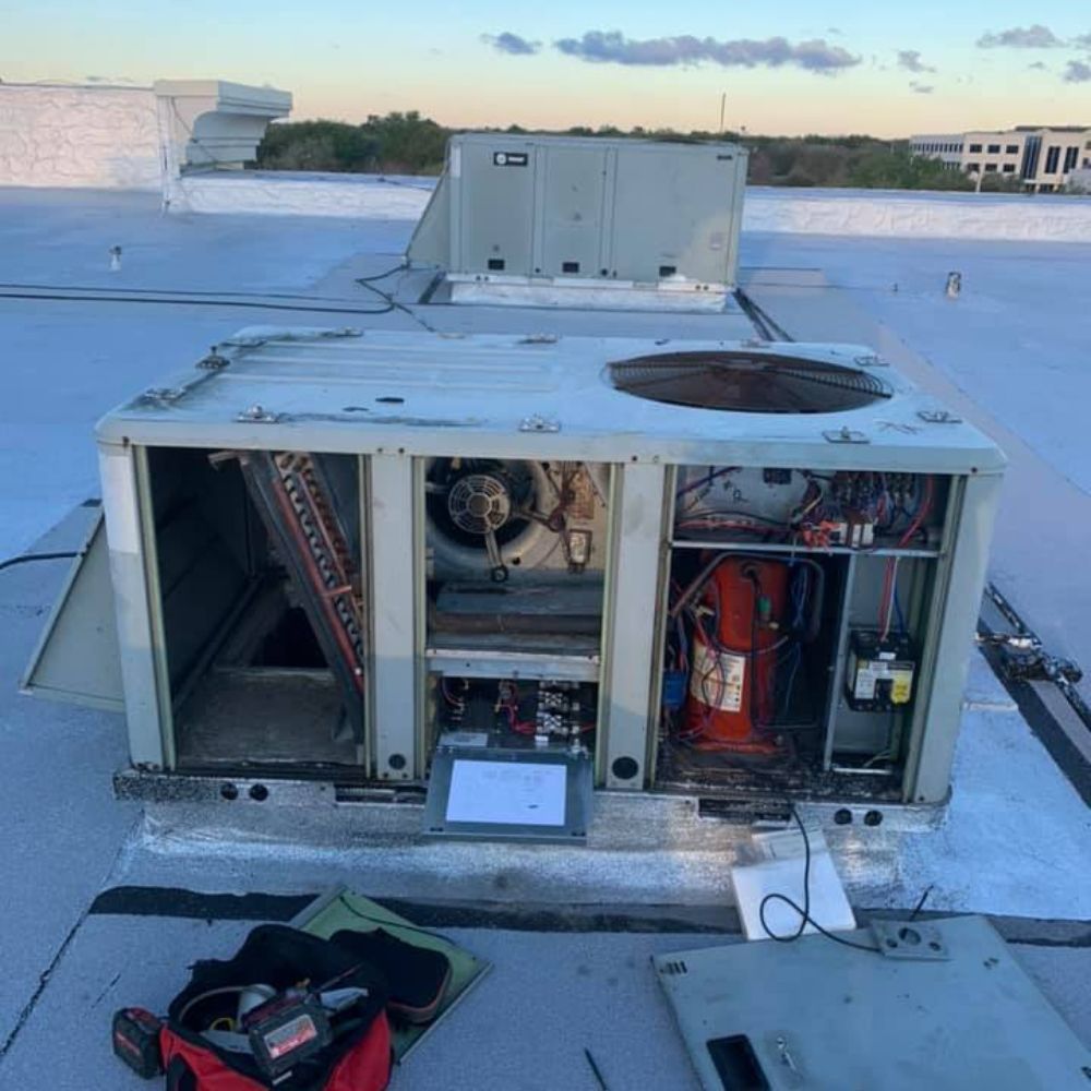 an air conditioner is sitting on top of a white roof