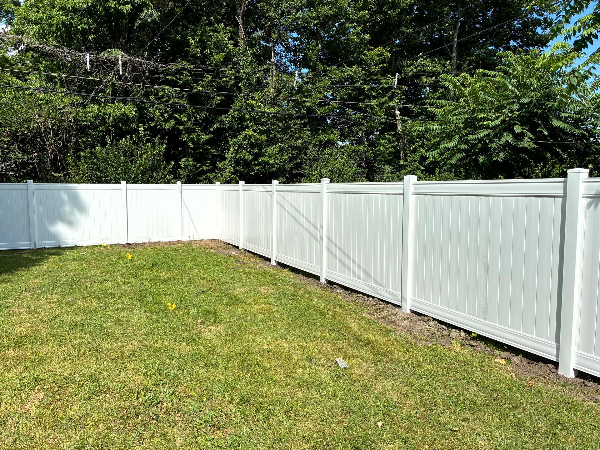 Low maintenance vinyl privacy fence design for homes in the Oakville Missouri area