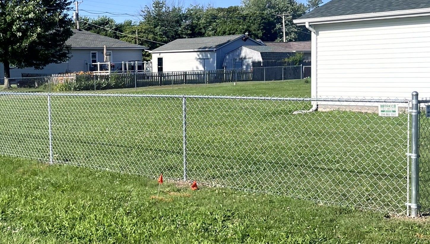 Example of big back yard chain link fence enclosure in Arnold, MO