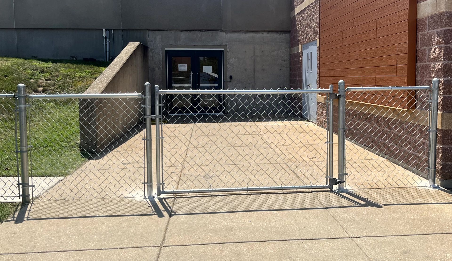 Commercial chain link fence installation for businesses and properties by Makic Fence & Deck in the St. Louis area