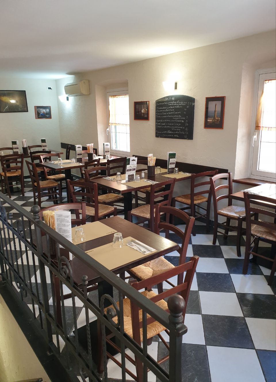 Ristorante con sala interna