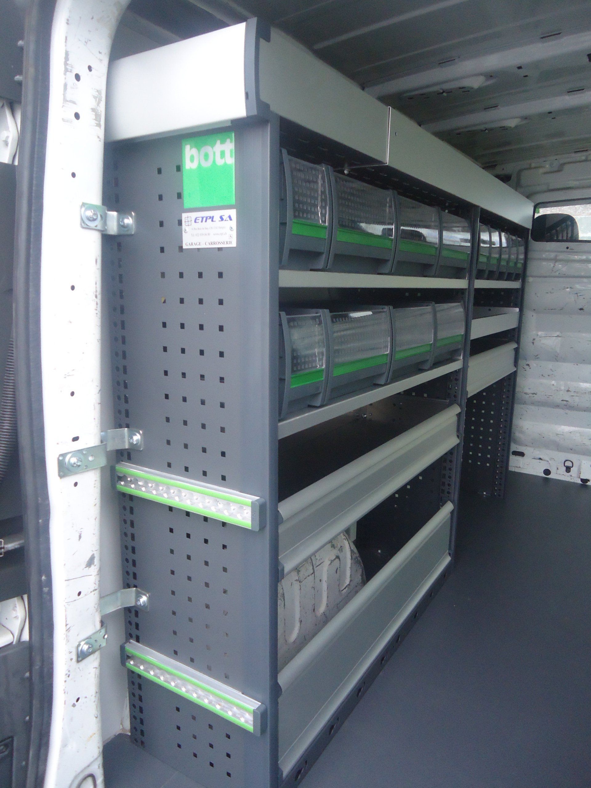 Aménagement Bott sur véhicule utilitaire avec rangements