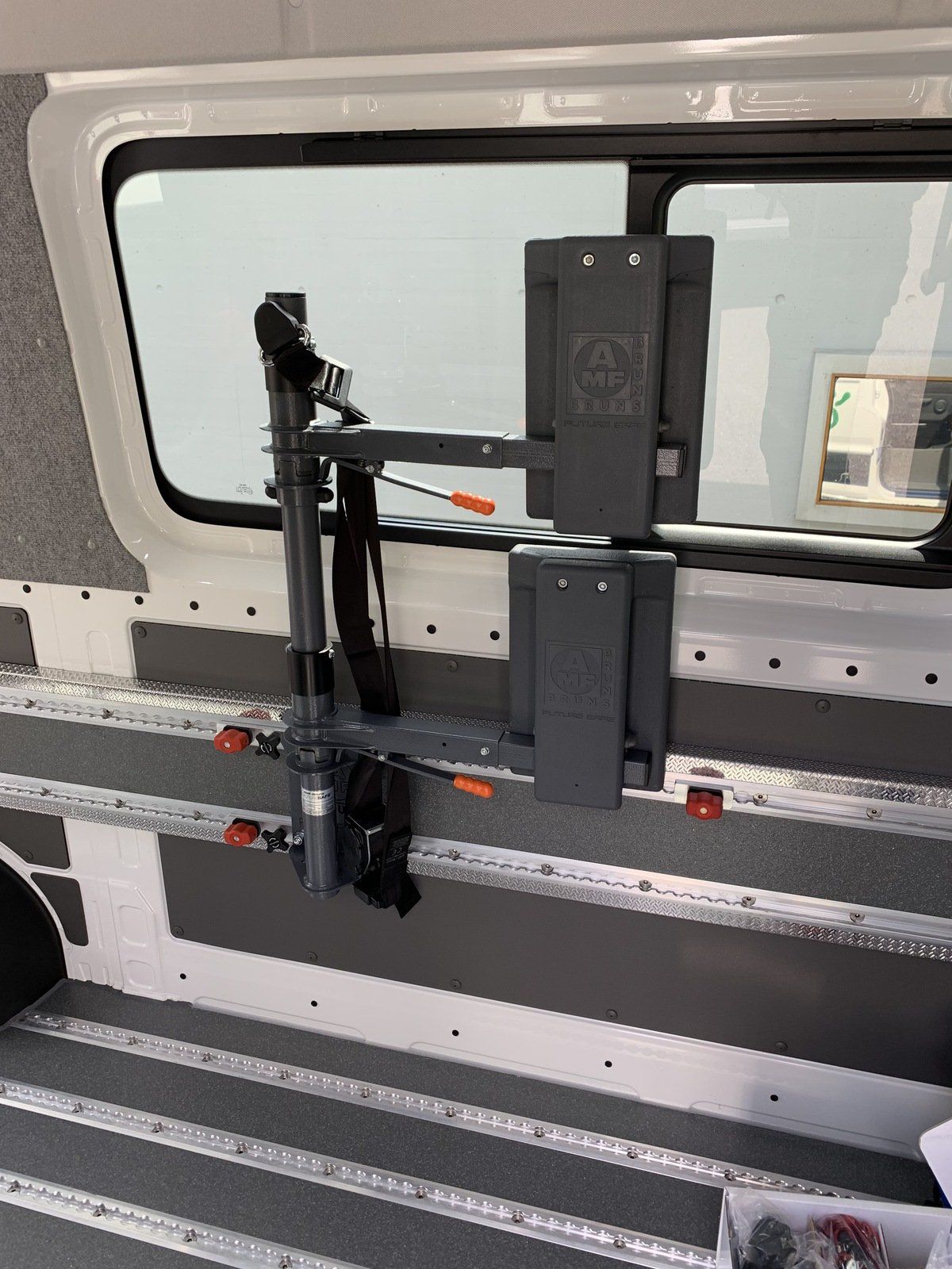 Garage ETPL SA transformation transport de personnes à mobilité avec points d'accroche