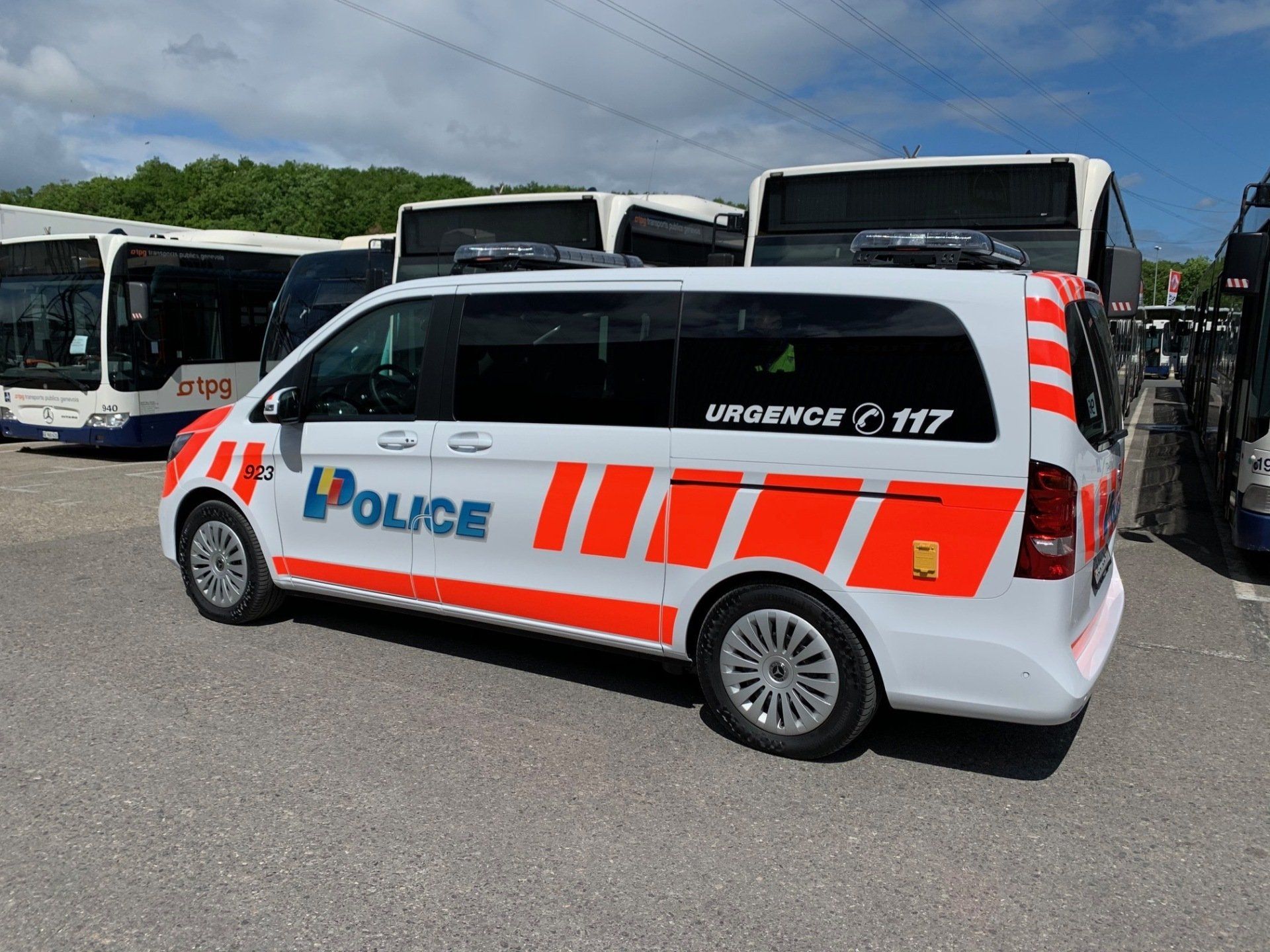 Transformation véhicule de police garage ETPL SA Genève