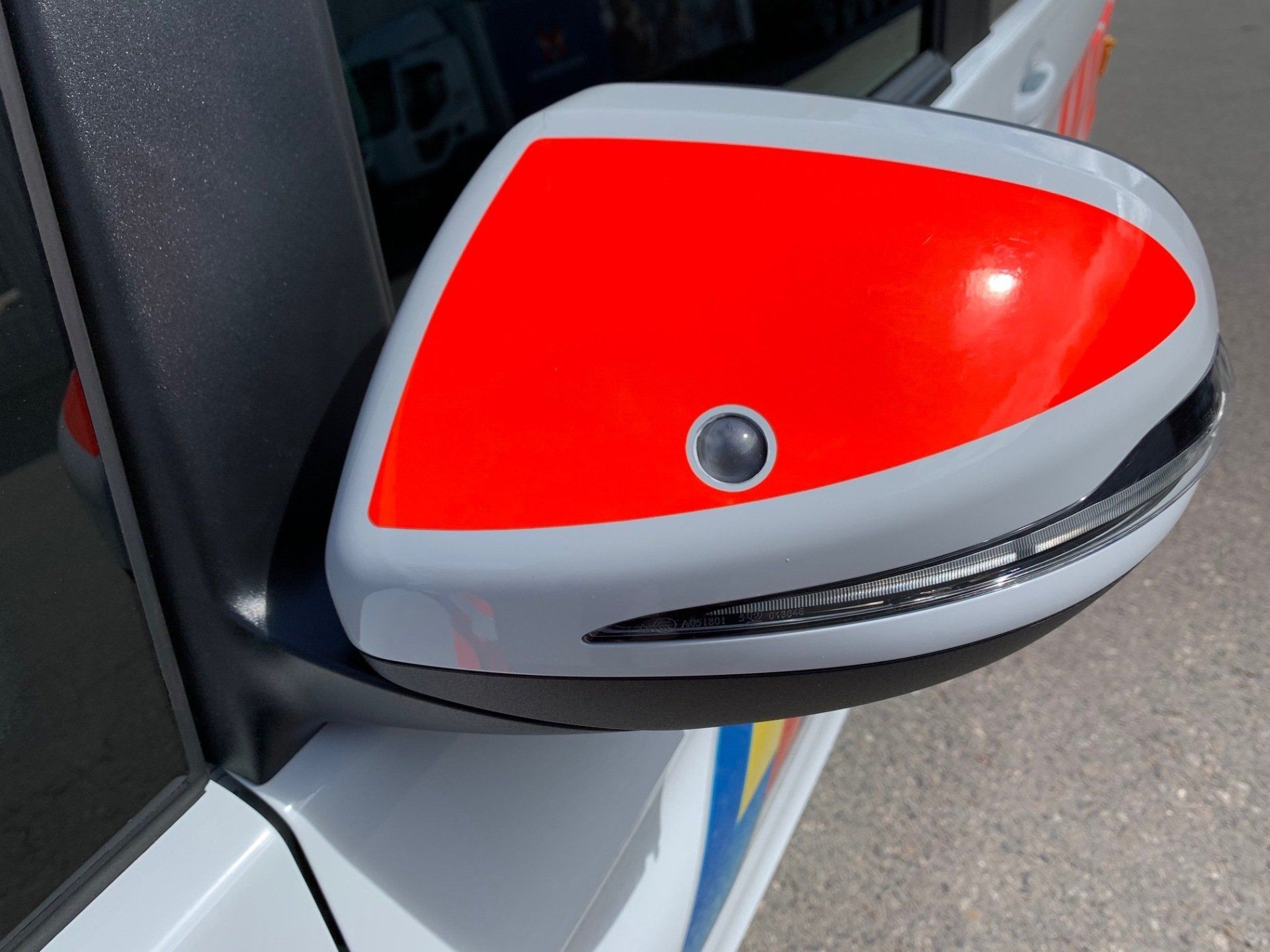 Transformation véhicule de police installation électrique rétroviseur