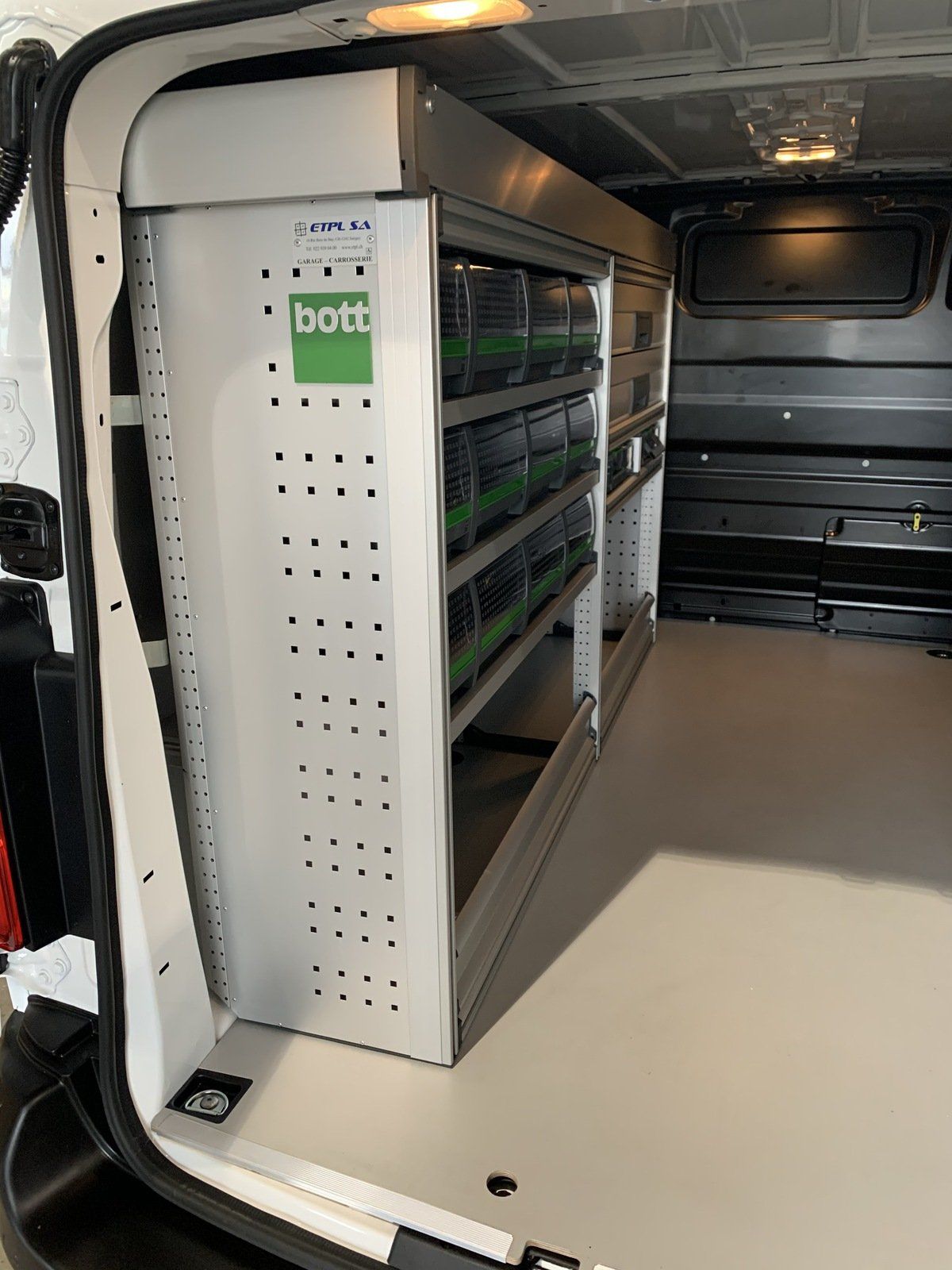 étagères et rangements service de transformation arrière de camionnette véhicule utilitaire