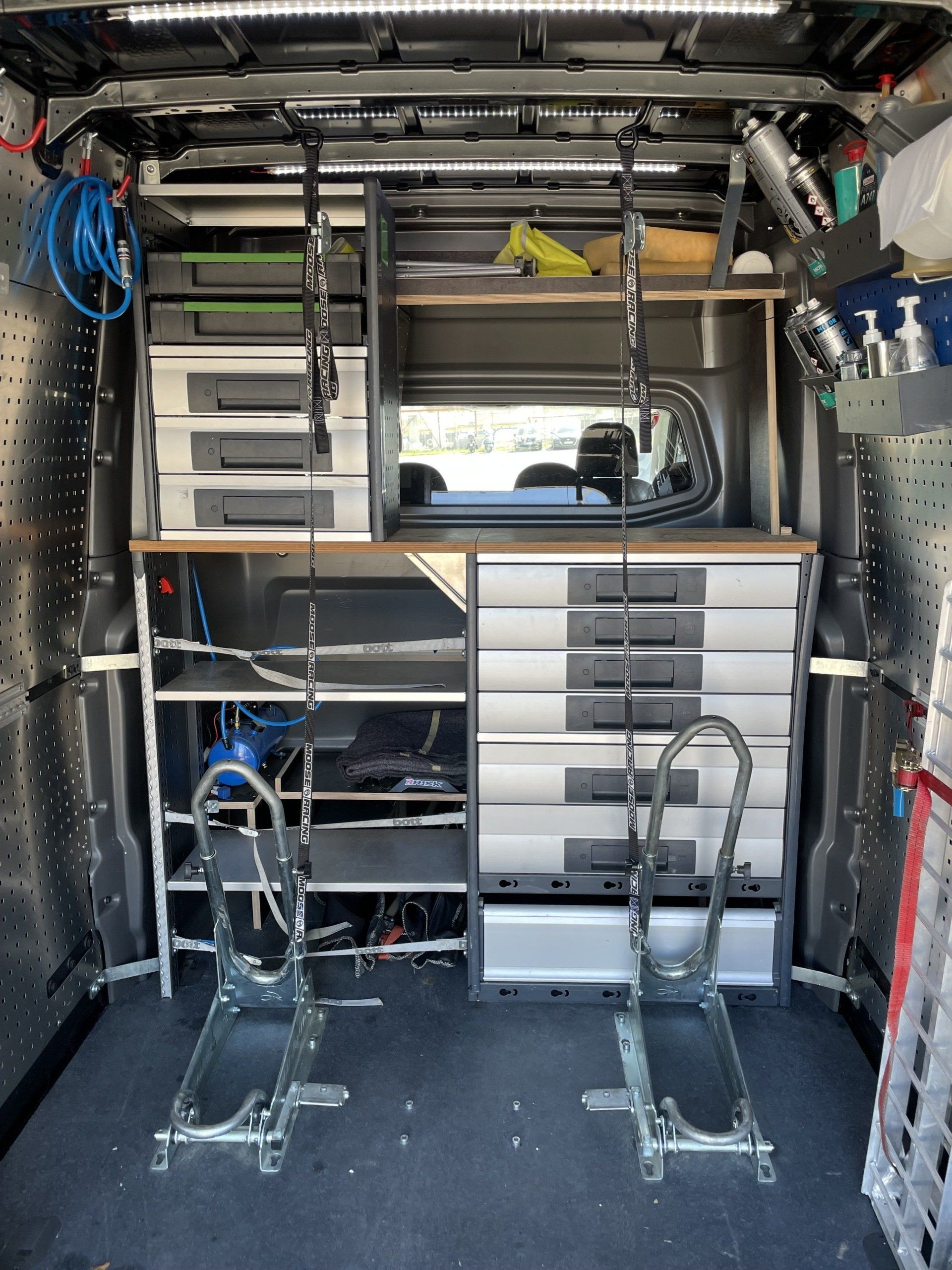 Installation atelier de moto rangements et atelier