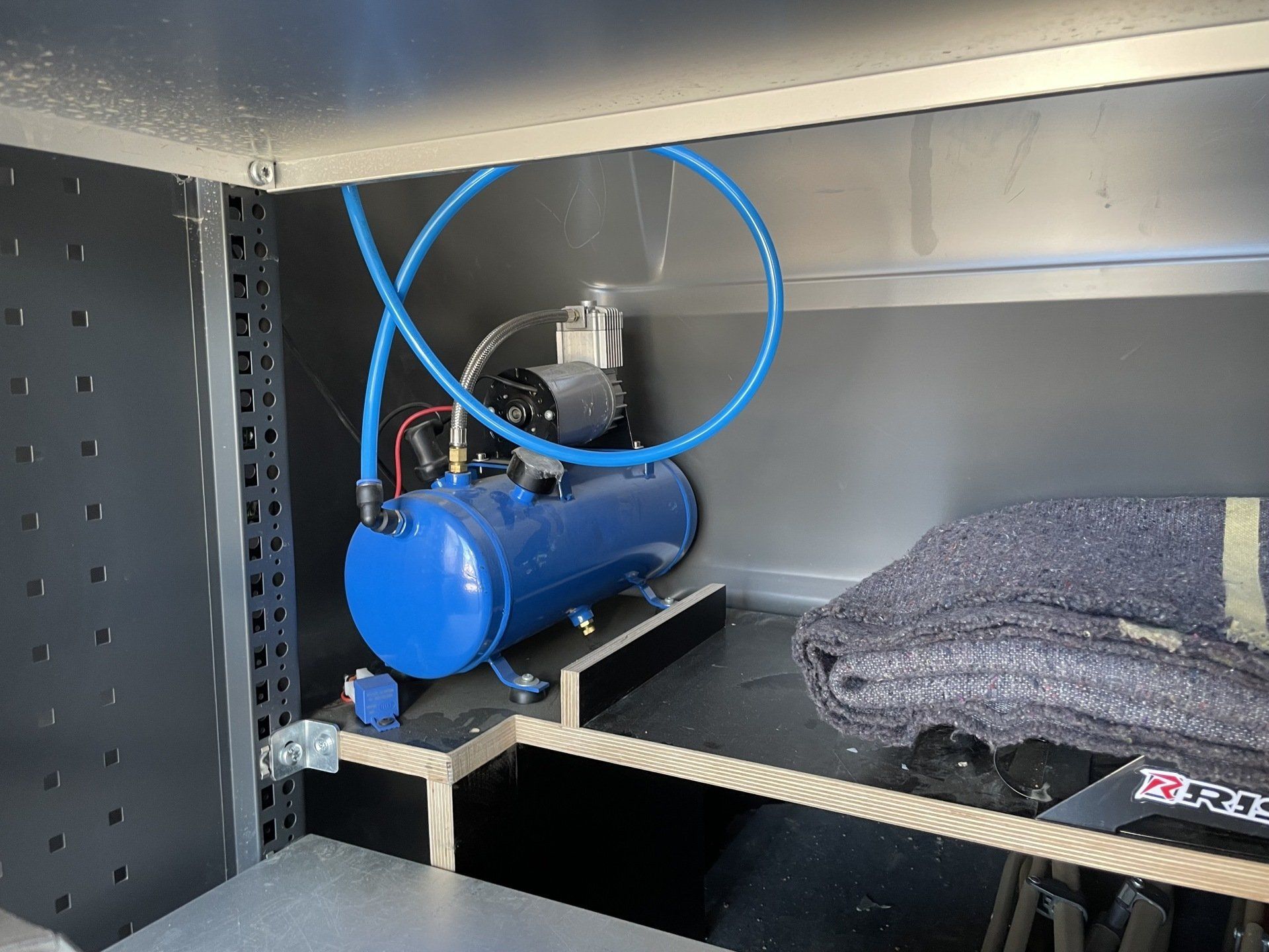 Installation atelier de moto avec alimentation