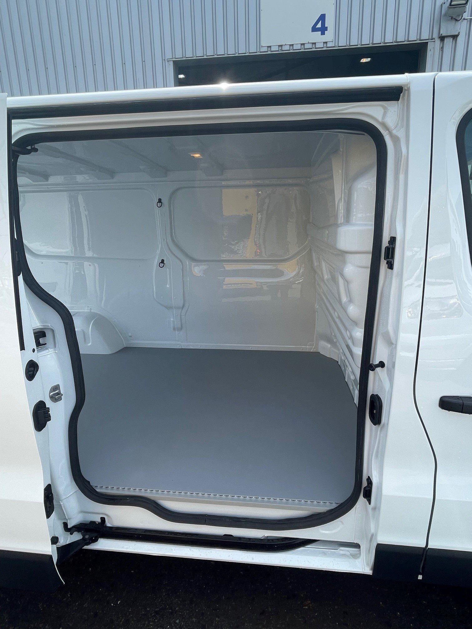Transformation isolation pour transport de produits dangereux avec isolation des ouvertures