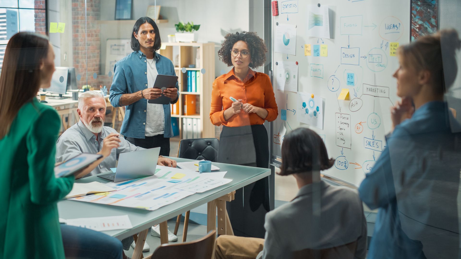 equipe executando um Planejamento orçamentário

