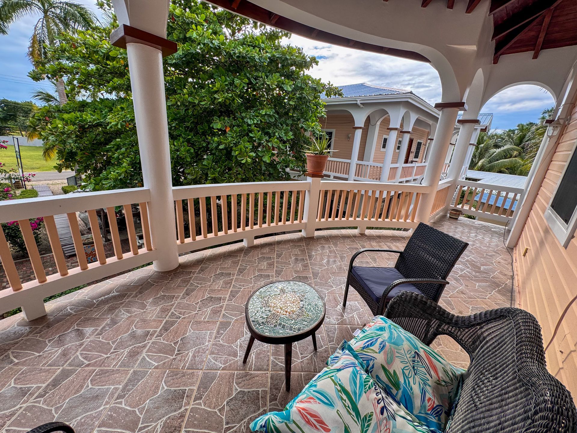 Balcony with a garden view in Hopkins Village 