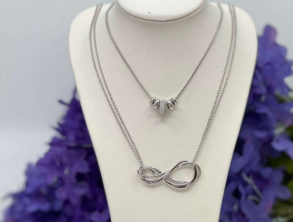 Two silver necklaces 
