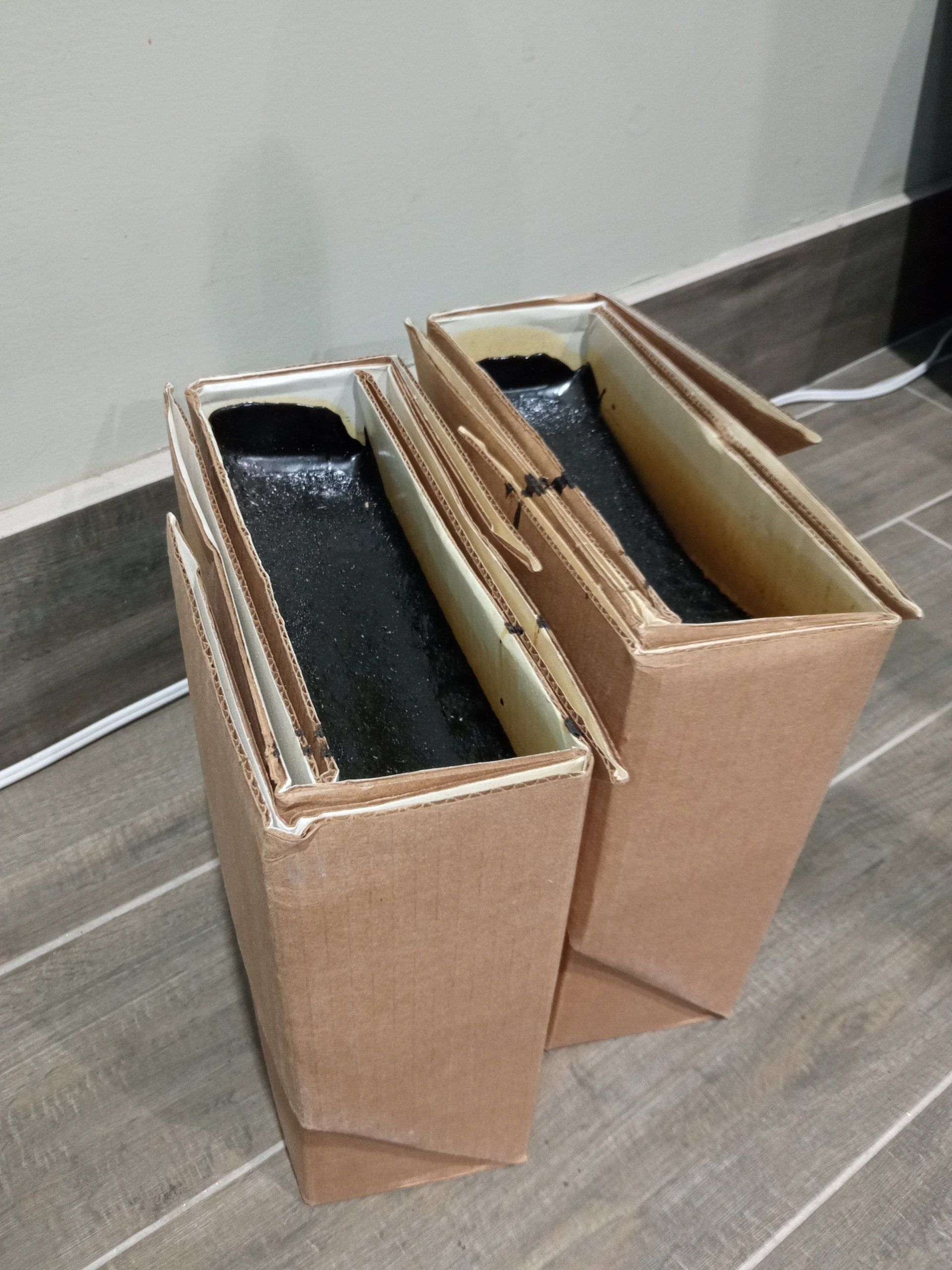 Bloque de bitumen para pegar vialetas. Pegamento bituminoso.