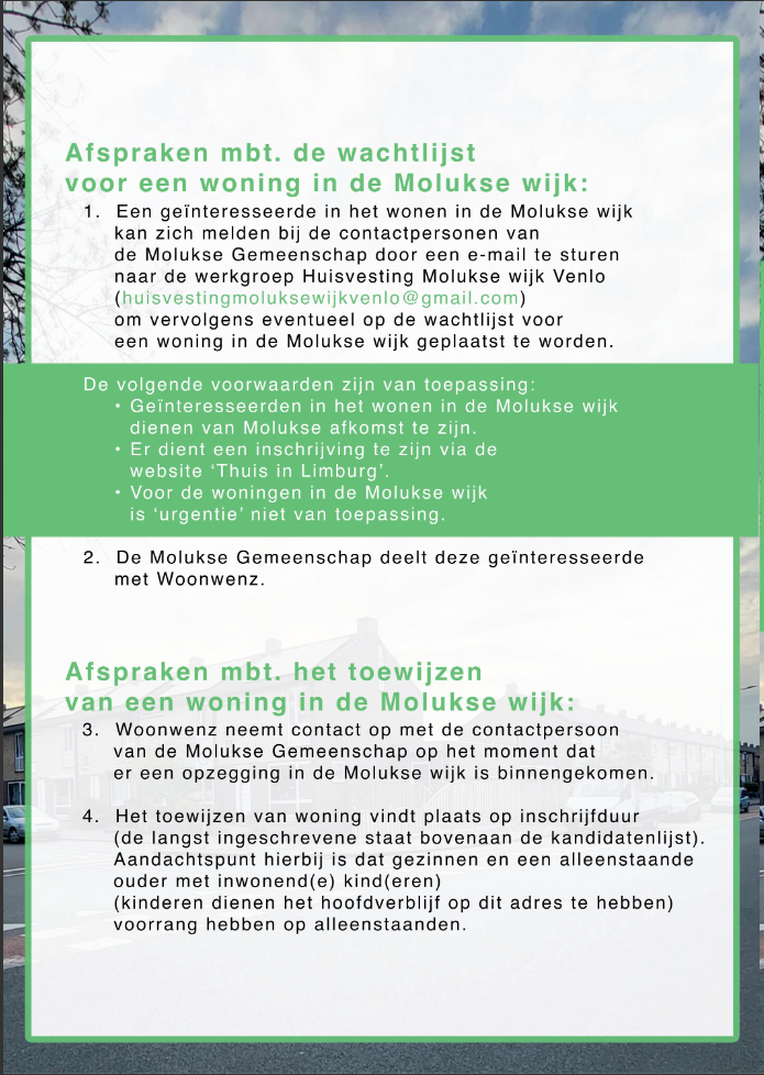 Een flyer in een vreemde taal met een afbeelding van een gebouw erop.