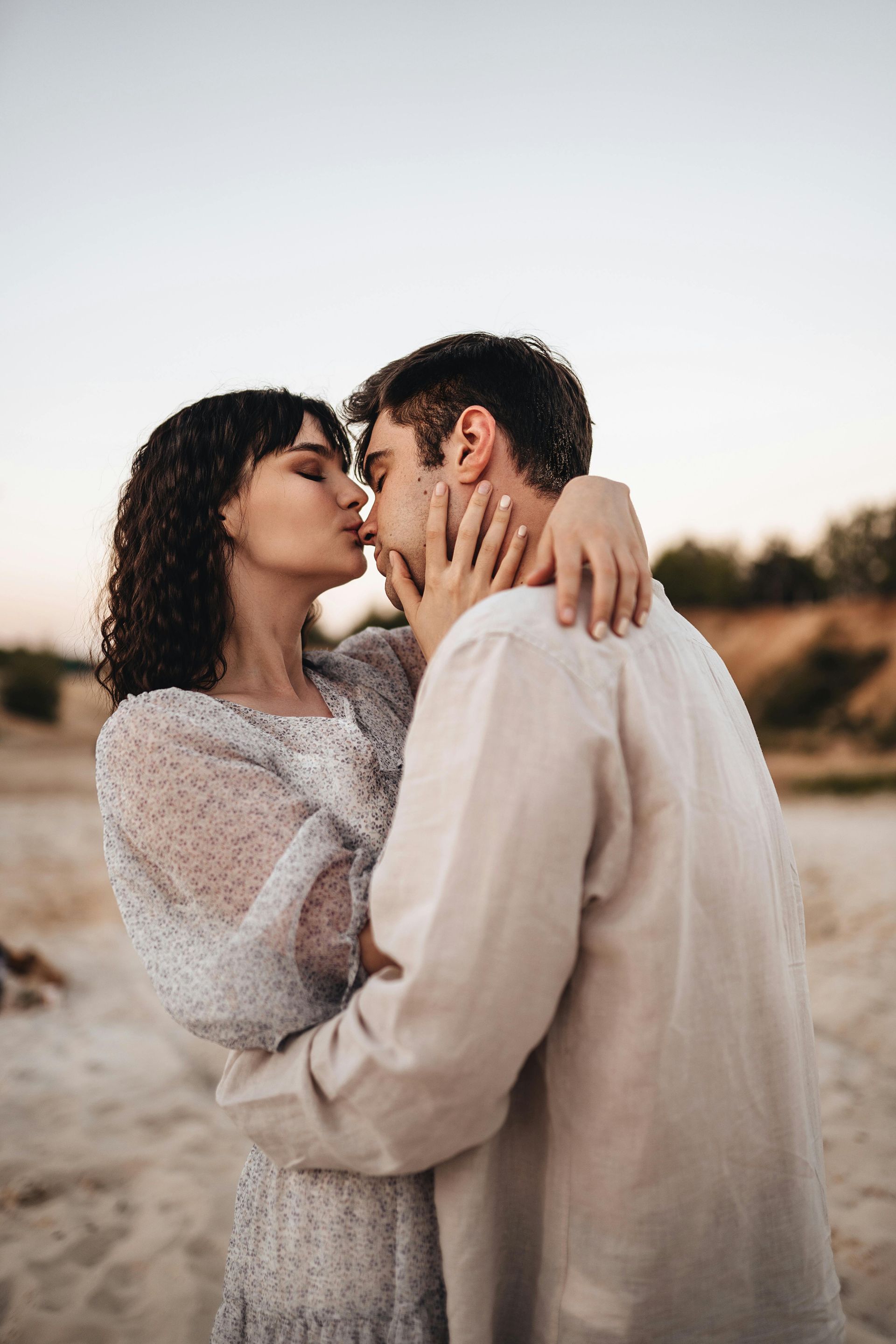 Happy couple embracing affectionately – dating advice for healthy relationships