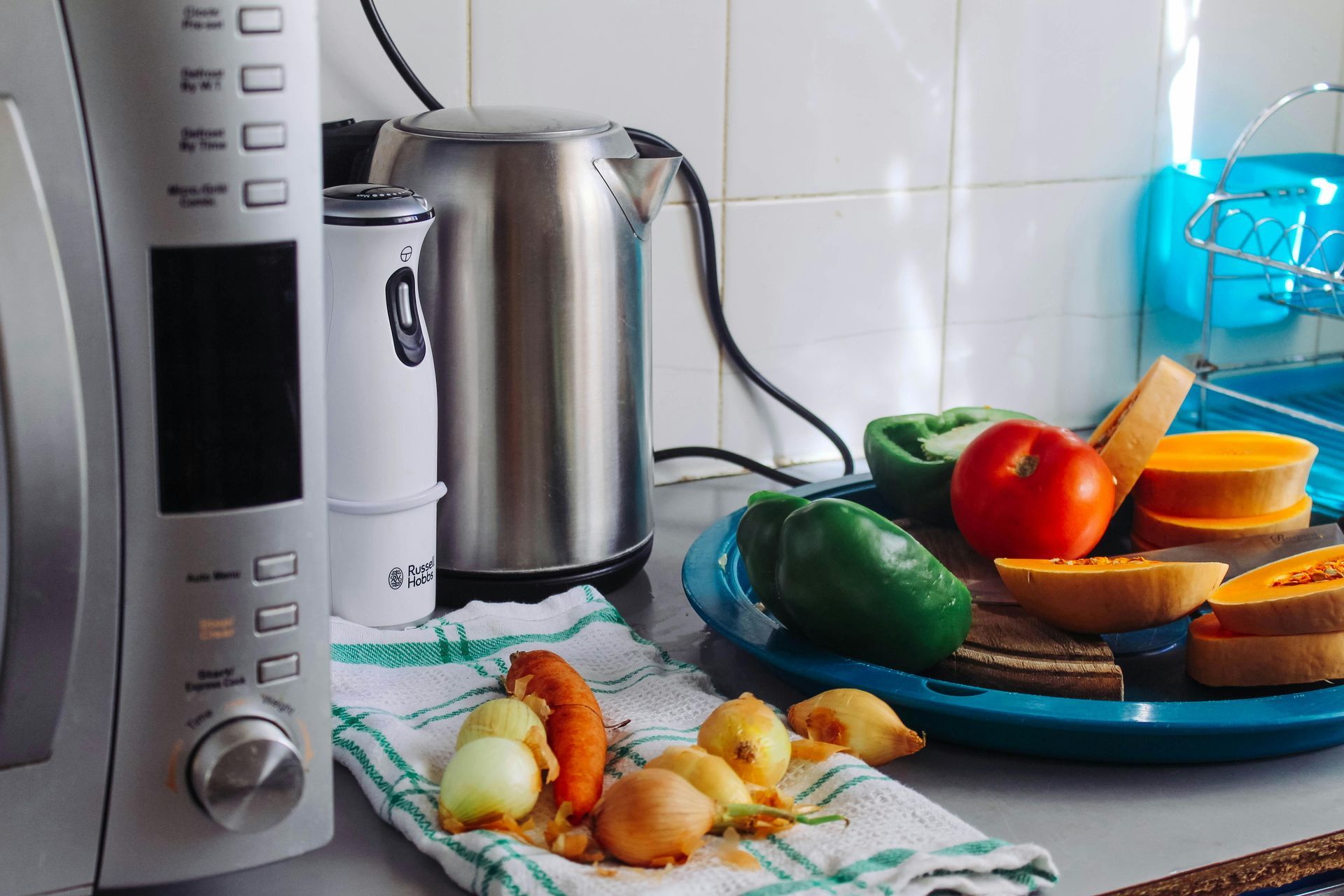 Kitchen counter with microwave