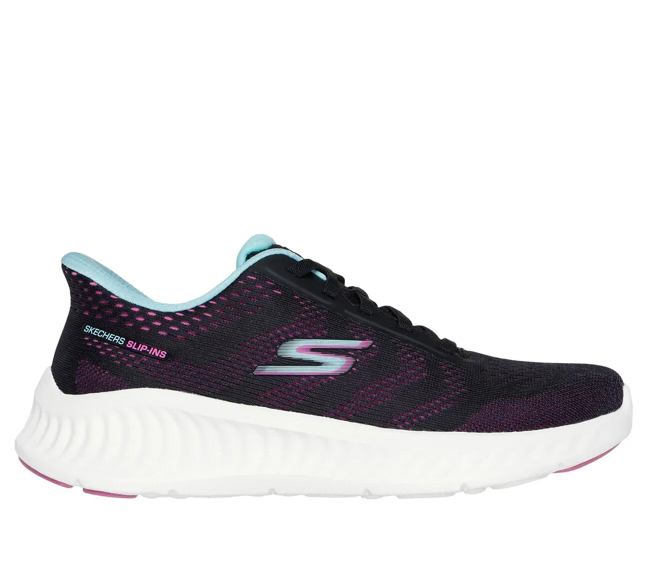 Zapatilla deportiva Skechers Go Walk para mujer, de color negro y morado, con ribete azul claro y suela blanca.
