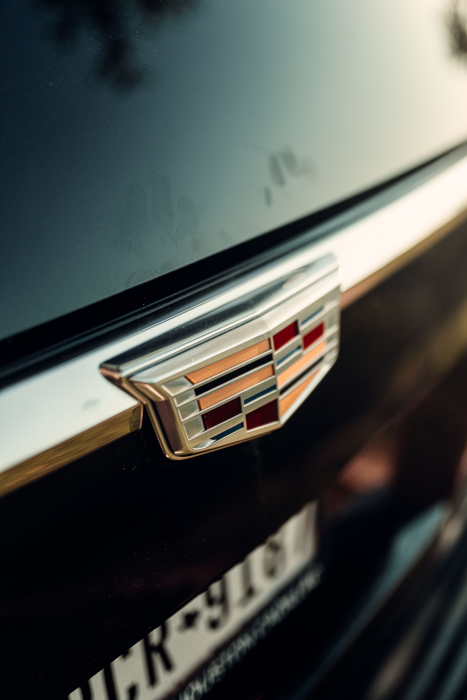 A black range rover sport is parked in a parking lot in the snow.