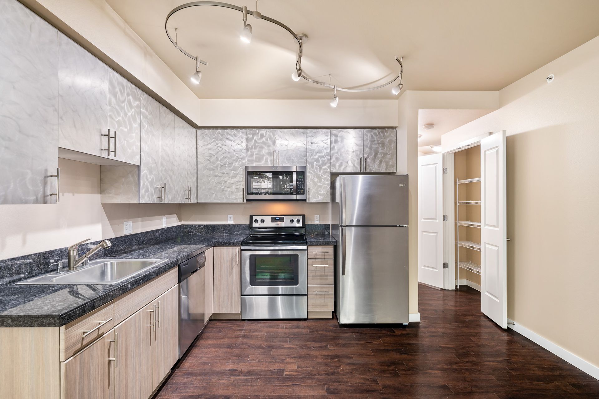 Photo of a medium-size kitchen, featuring plenty of open space