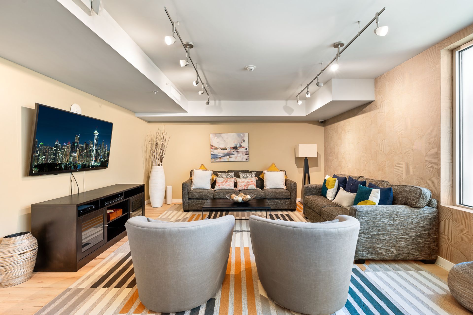 Photo of the board room lounge area