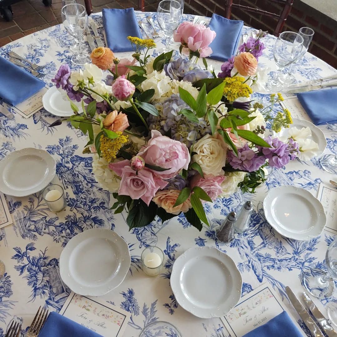 Sweet Peas of Jennersville | West Grove, PA | Wedding florals | Reception Wedding Centerpiece