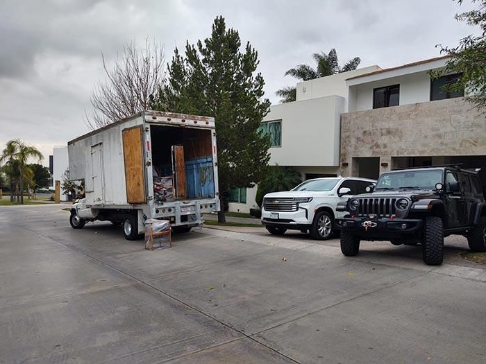 TRANSPORTES Y MUDANZAS URESTI