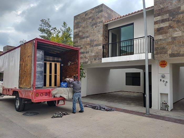 TRANSPORTES Y MUDANZAS URESTI